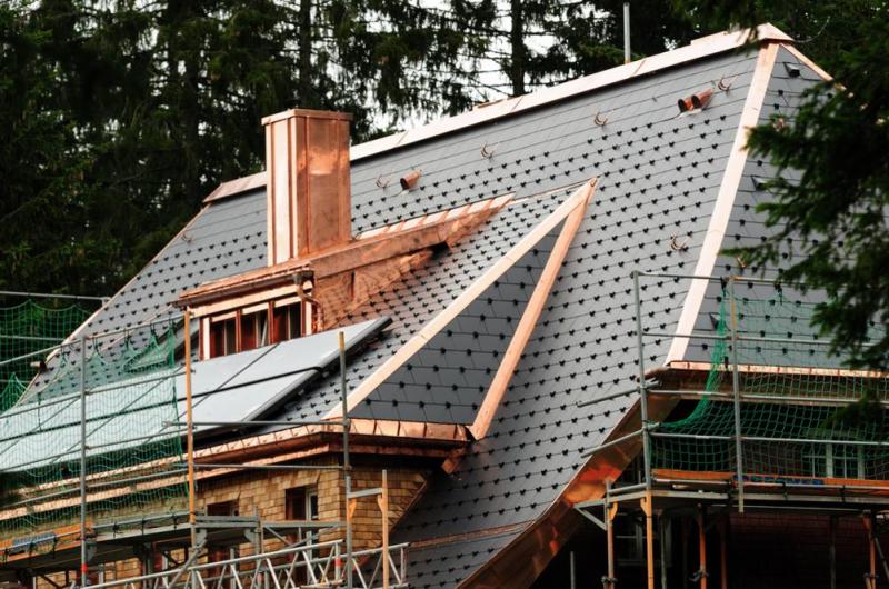 Comment réussir la rénovation de votre toiture à Ouistreham ?